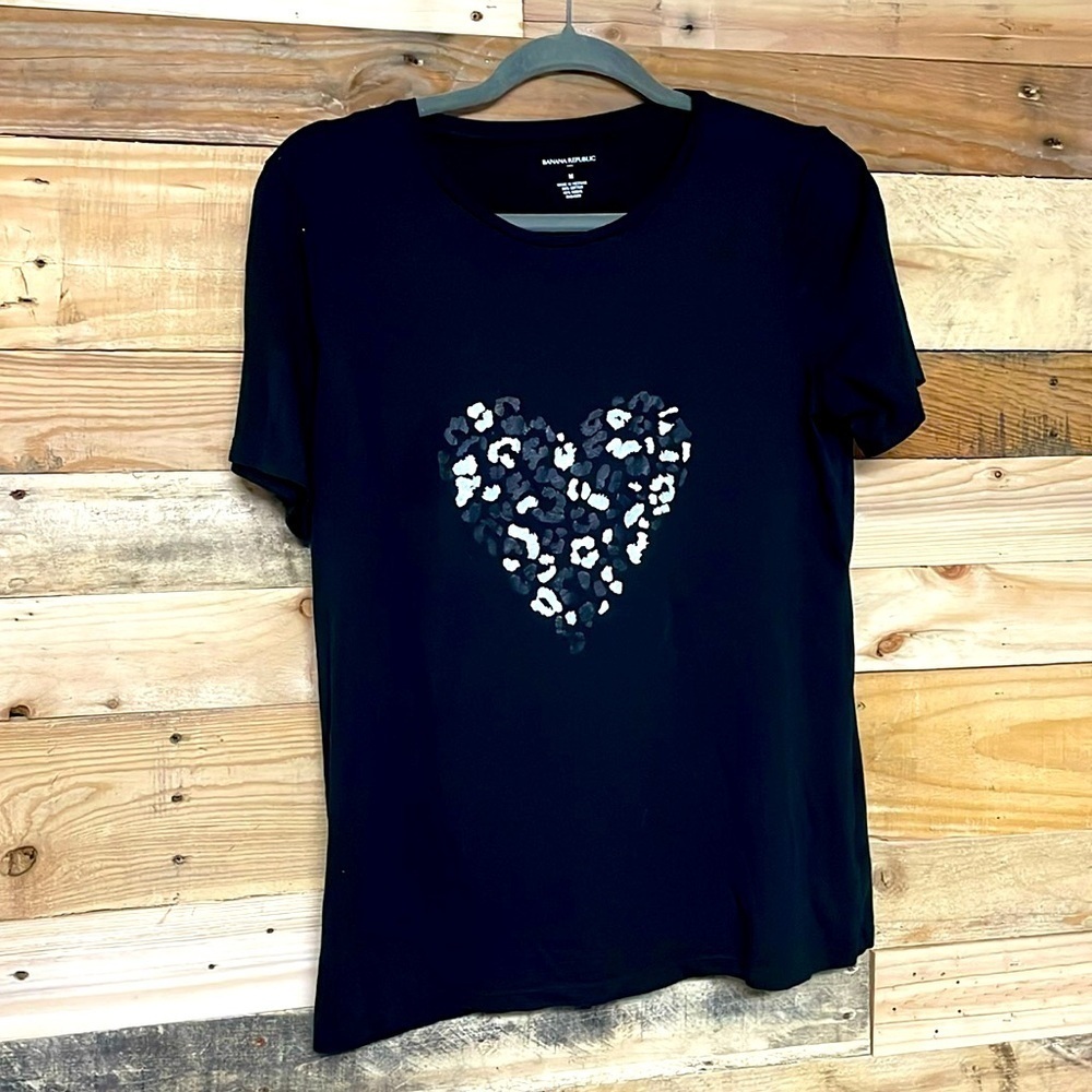 Banana Republic size medium cheetah heart black short sleeve soft stretchy shirt